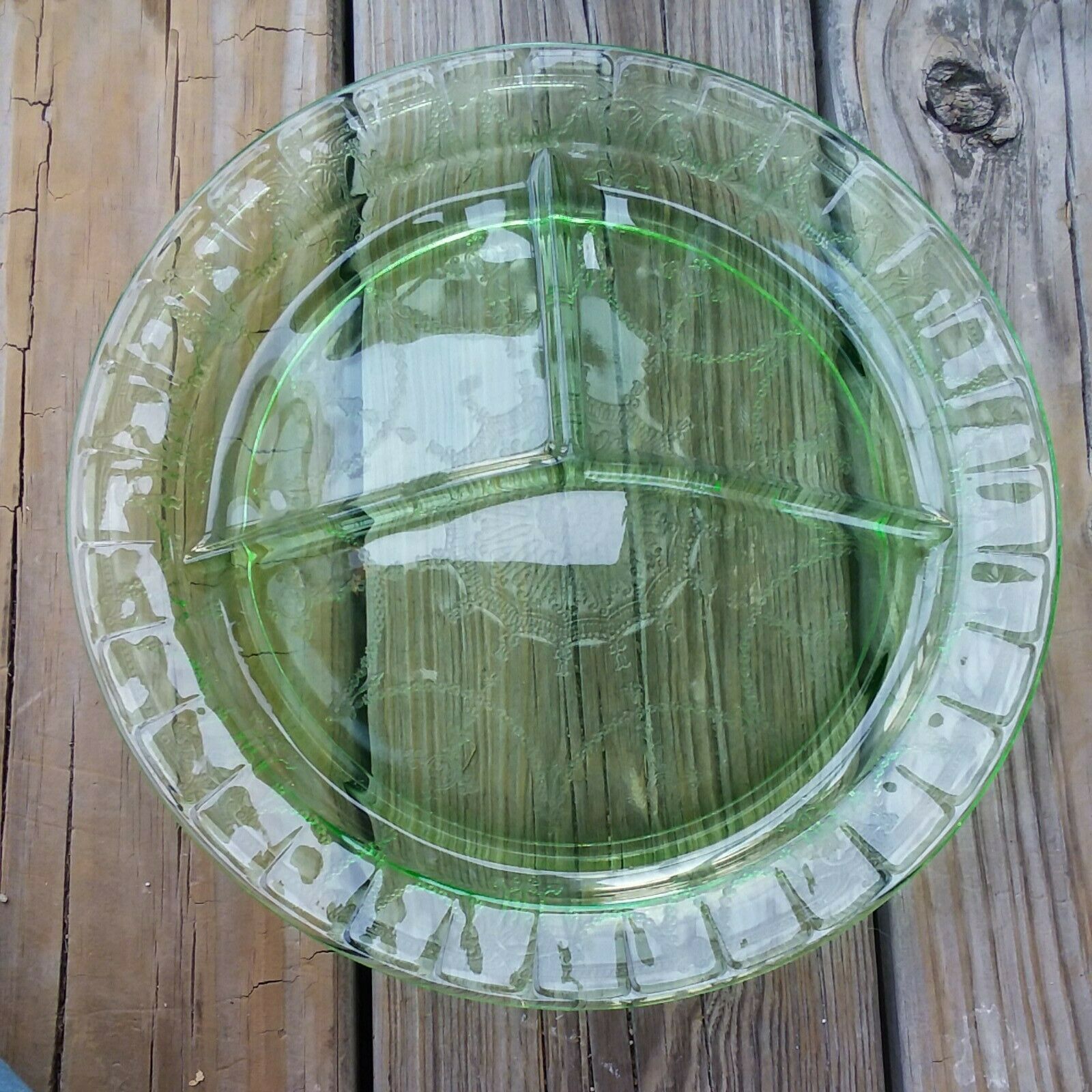 Vintage Green Vaseline Uranium Glass Cameo Grill Dinner Plate Ballerina 10.5 In.