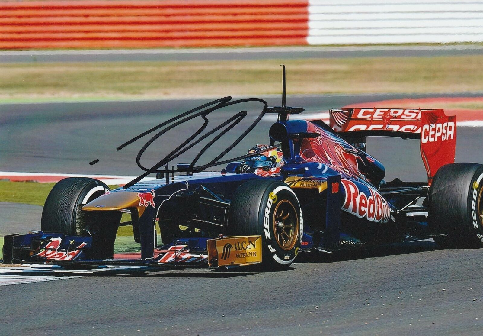 Danii Kvyat - Orig Signed Photo: Former Grand Prix-driver