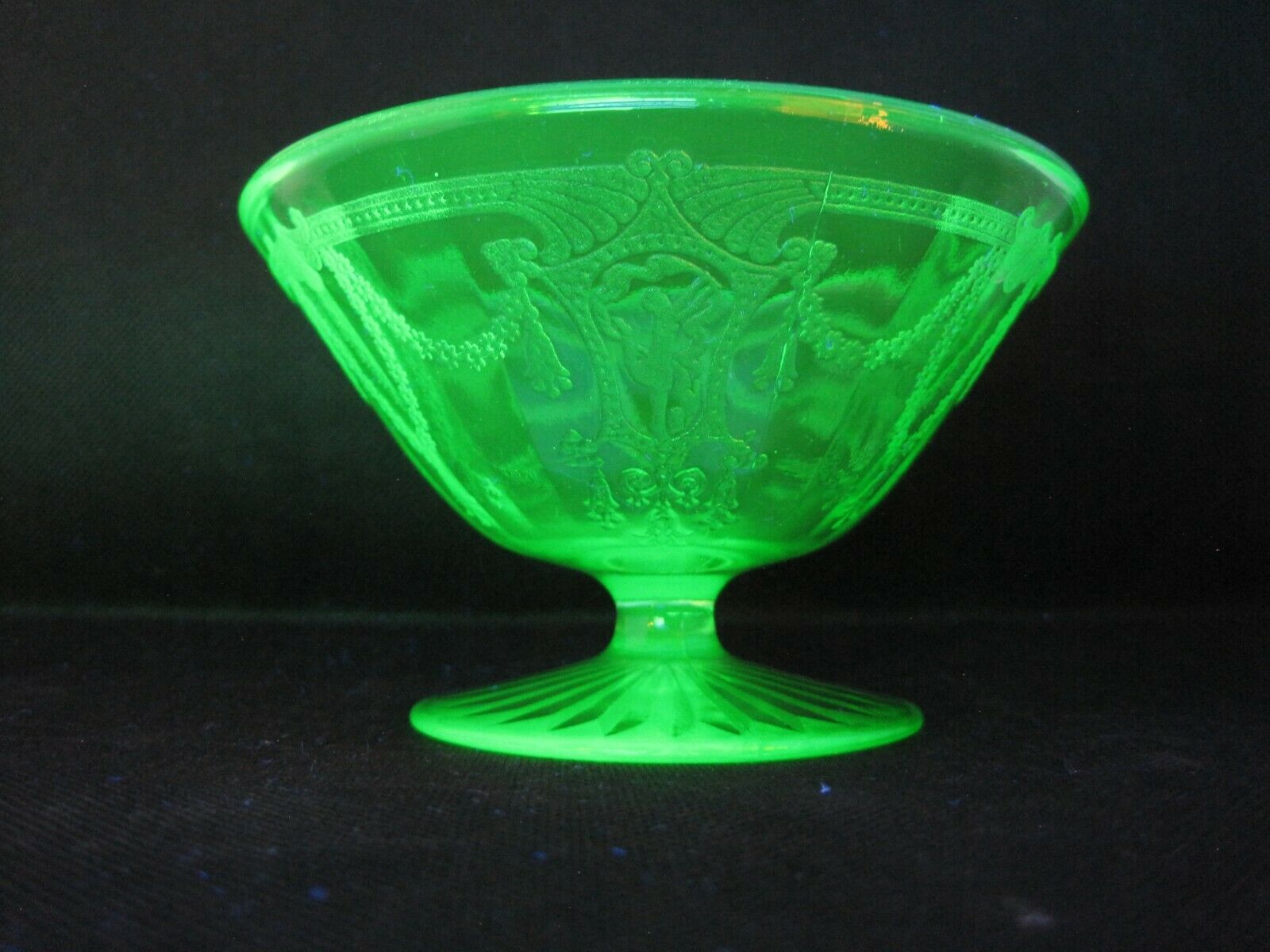 Rare Anchor Hocking Depression Uranium Green Glass Cameo Footed Dessert Cup